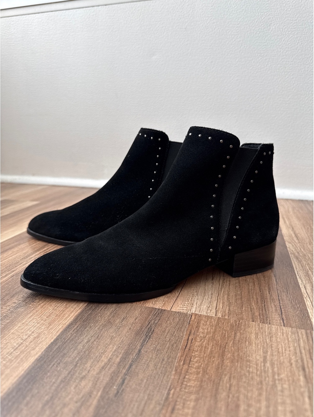 Donald Pliner Black Suede Studded Chelsea Ankle Boots Women’s Size 8